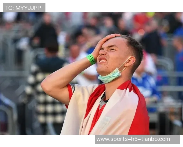 巴黎极端球迷放烟火送别荣誉满载的2025年数十人被警方逮捕